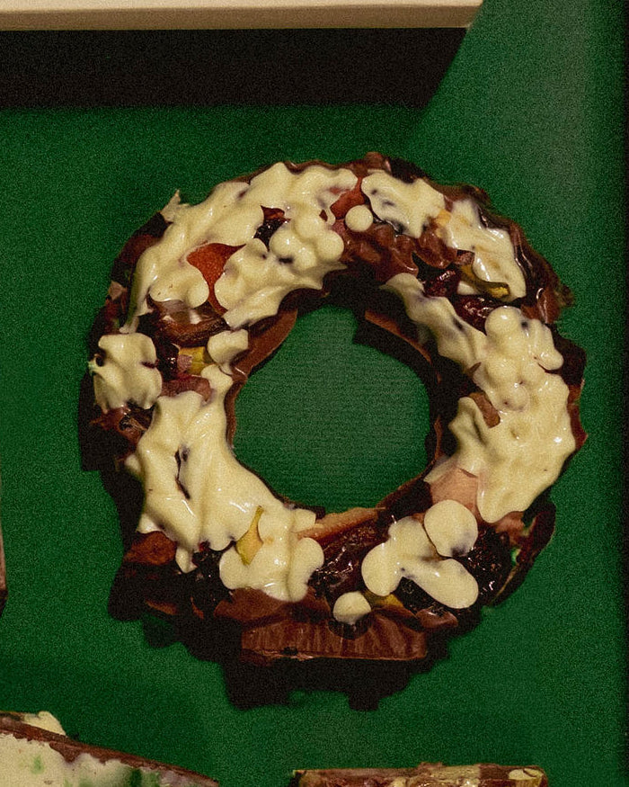 Corona de chocolate con frutos secos